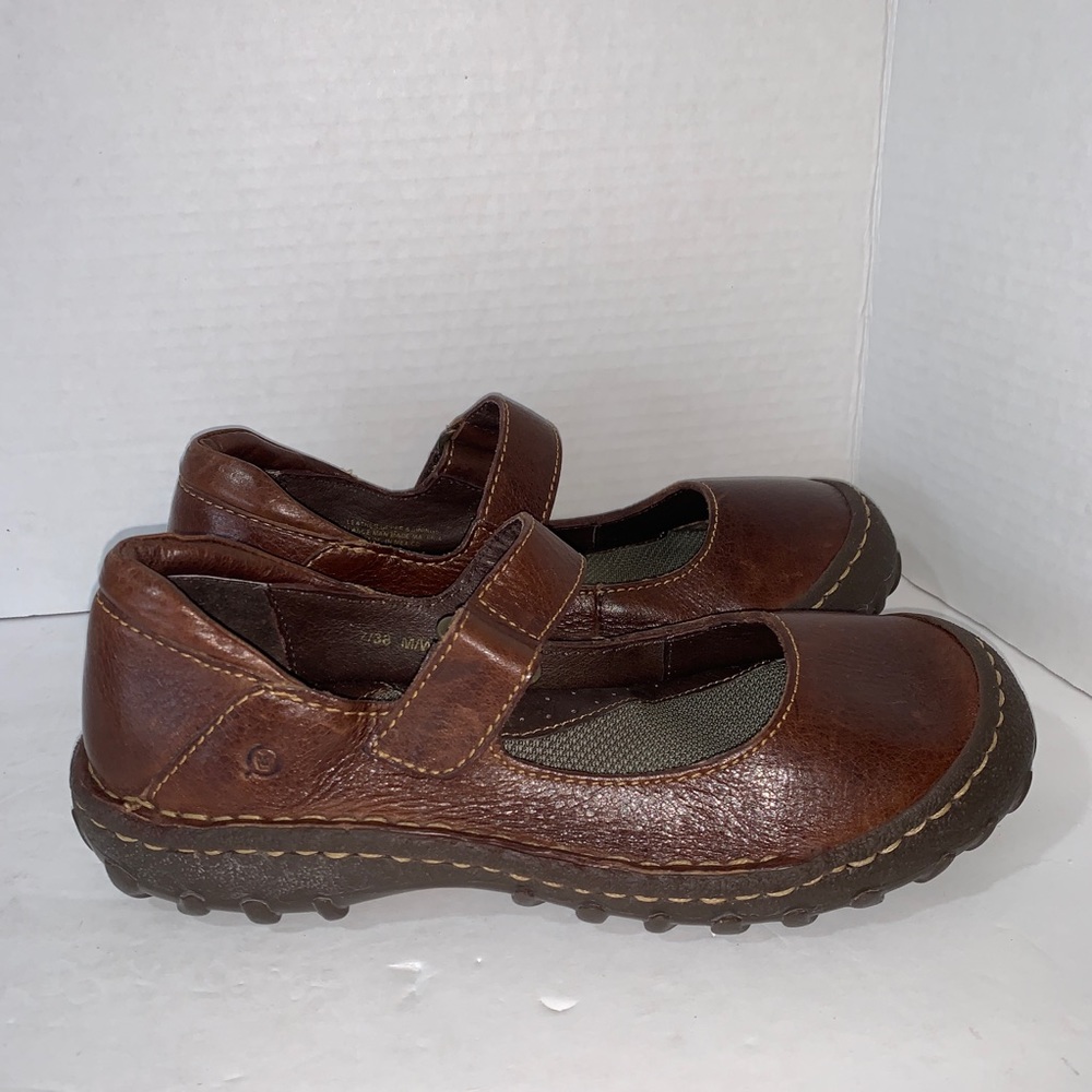 👛👛Born brown Mary Jane shoes Sz 7 flats: reposhing cuz they fit like a 6 1/2